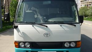 Автобус Toyota Coaster (бело-голубой кузов) - 2